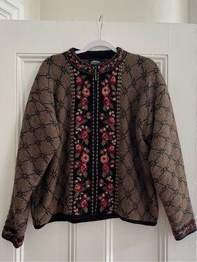 Icelandic Design lined wool cardigan with  zipper